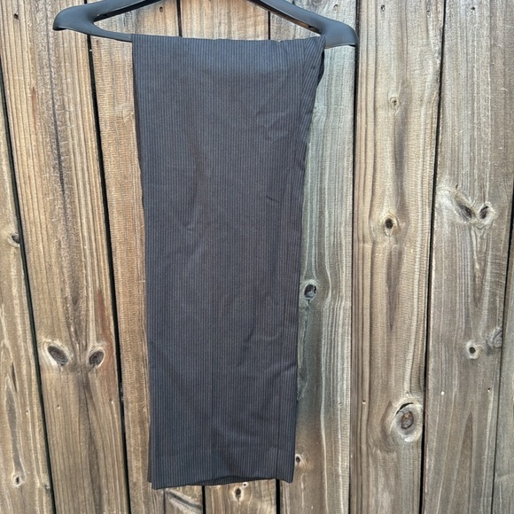 Jones New York dark gray pinstripe suit, size 44R - Picture 7 of 9